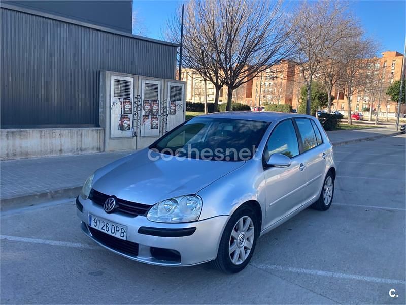 Usado VW Golf IV Conceptline 75 CV (55 kW) 2005 Gris / plata Berlina