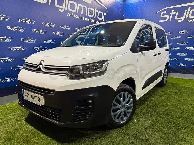 Usado Citroën Berlingo Feel 102 CV (75 kW) 2021 Blanco Monovolumen