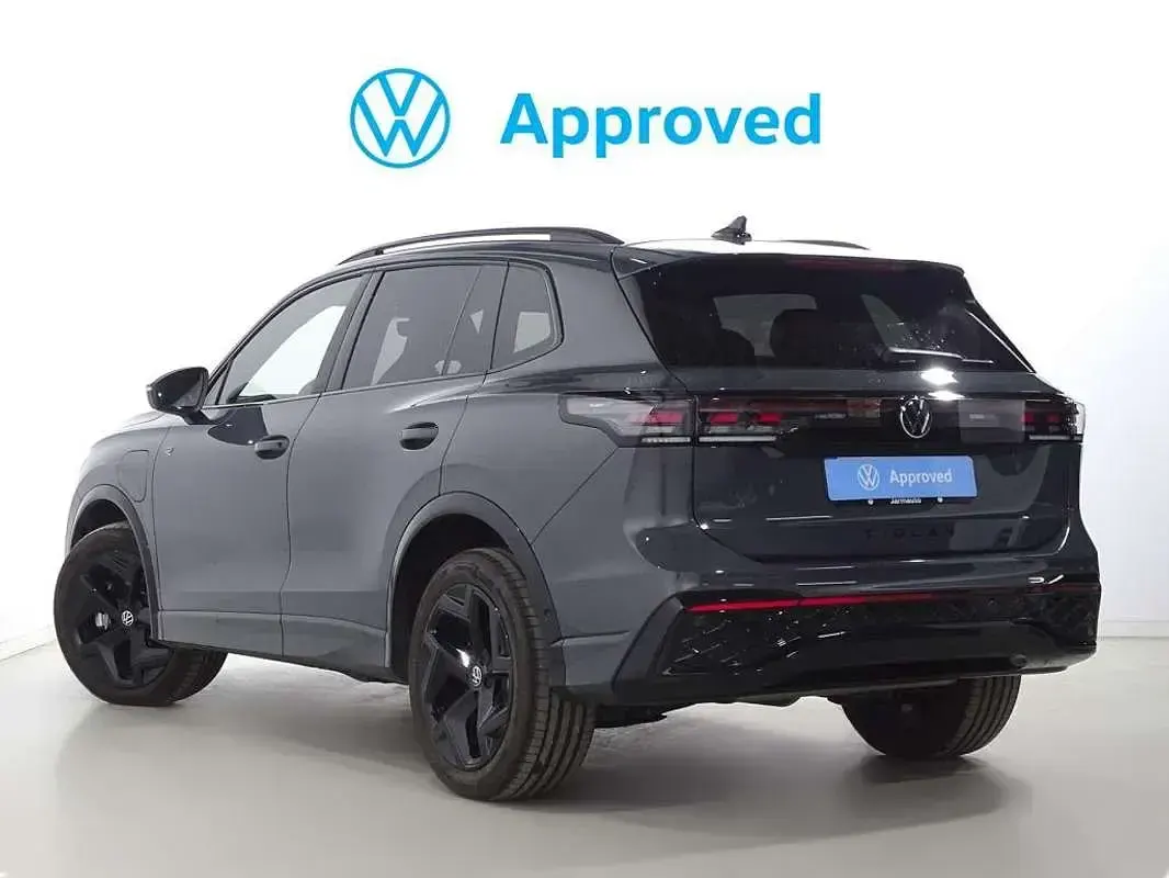 Usado VW Tiguan R-line 204 CV (150 kW) 2025 Gris SUV
