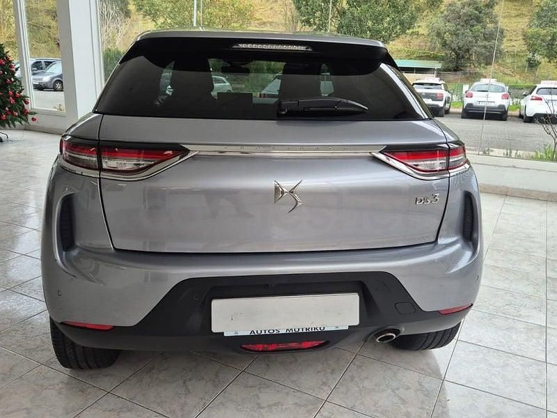 Usado DS Automobiles DS3 Crossback Grand Chic 131 CV (96 kW) 2021 Gris / plata SUV