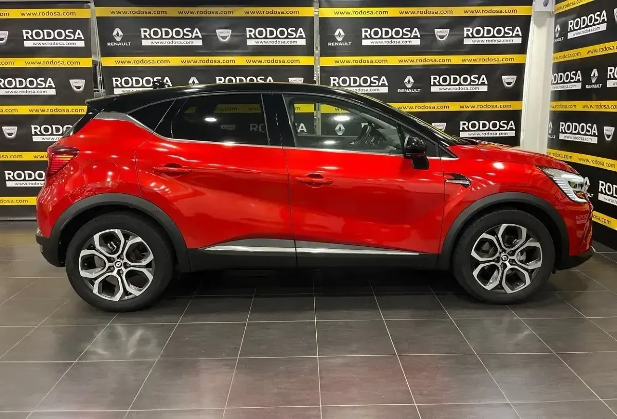 Usado Renault Captur Zen 145 CV (106 kW) 2022 Rojo SUV