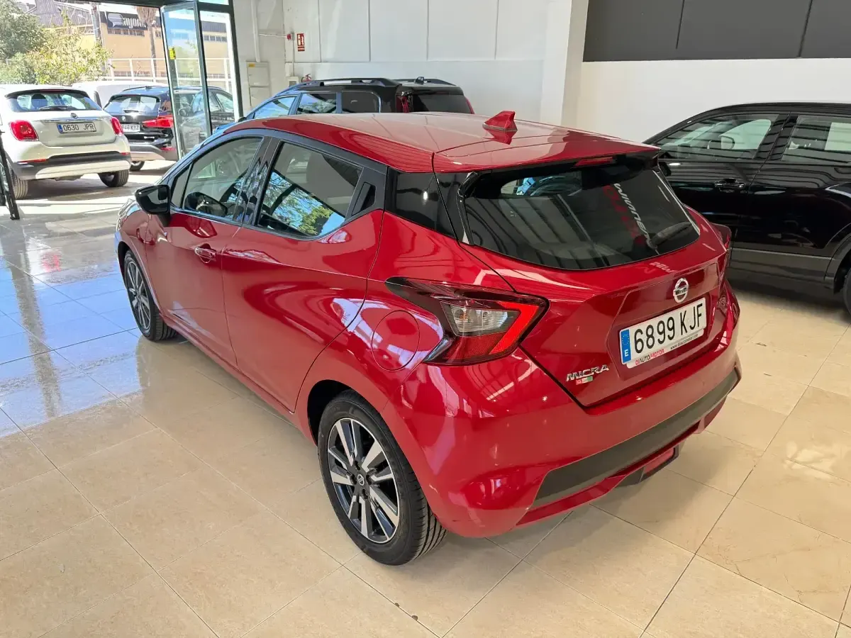 Usado Nissan Micra Acenta 73 CV (53 kW) 2018 Rojo Utilitario