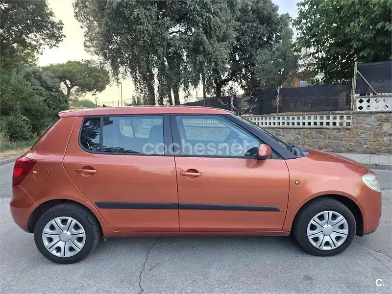 Usado Skoda Fabia Style 80 CV (58 kW) 2007 Naranja Berlina
