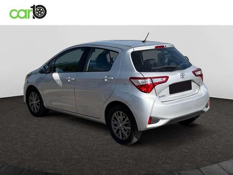 Usado Toyota Yaris Active 69 CV (50 kW) 2019 Gris Utilitario