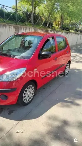 Usado Hyundai i10 Comfort 78 CV (57 kW) 2010 Rojo Utilitario