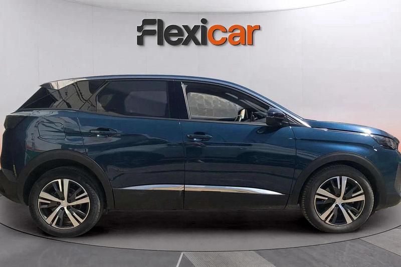 Usado Peugeot 3008 Allure 131 CV (96 kW) 2024 Verde Monovolumen