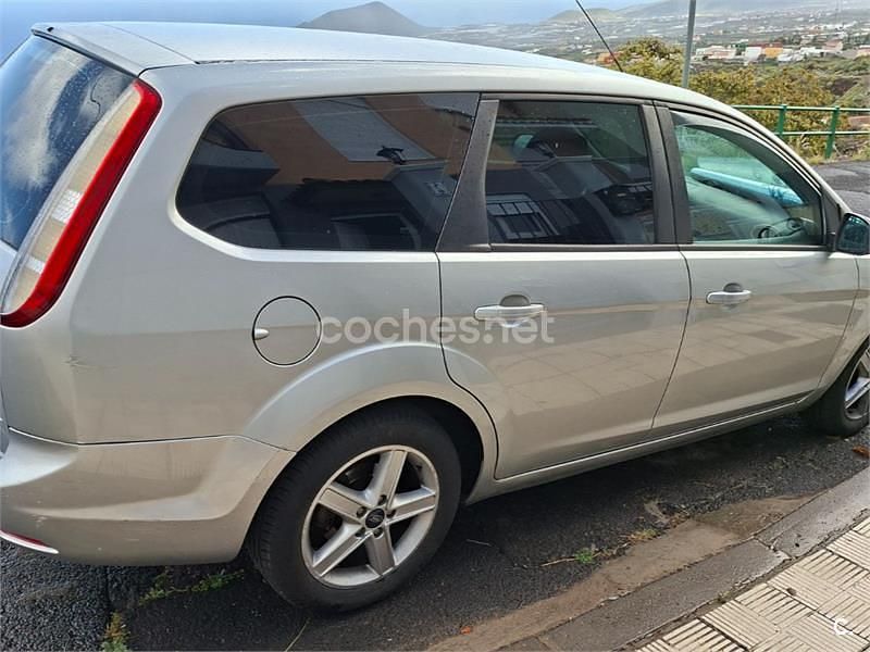 Usado Ford Focus Trend 109 CV (80 kW) 2009 Gris / plata Familiar