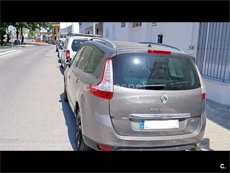Usado Renault Scénic Bose Edition 110 CV (80 kW) 2015 Gris / plata Monovolumen