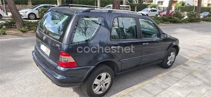 Usado Mercedes ML270 Edition 163 CV (119 kW) 2005 Azul SUV