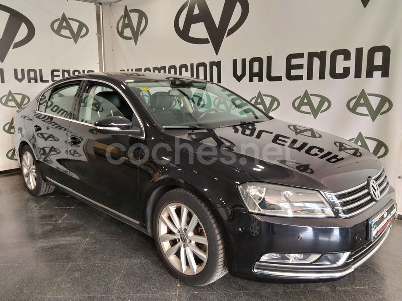 Negro Usado 2011 VW Passat Highline Berlina | 11.999 € (Precio justo) - Imagen 1/4