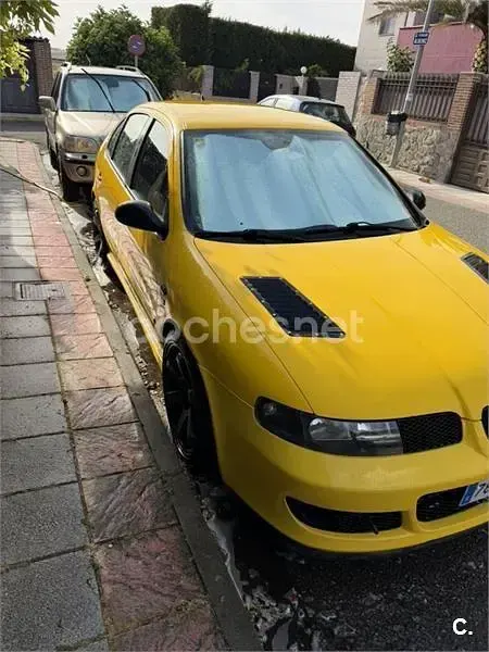 Usado Seat Leon CUPRA 210 CV (154 kW) 2004 Amarillo Utilitario