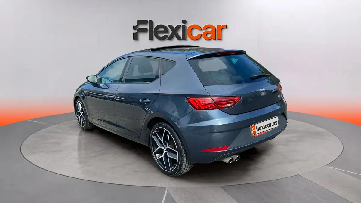 Usado Seat Leon FR 150 CV (110 kW) 2019 Gris Berlina
