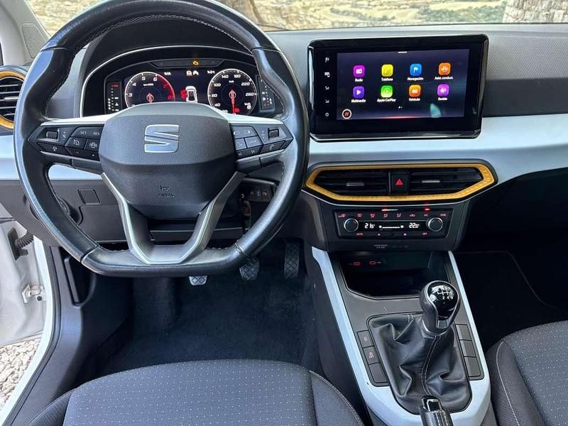 Usado Seat Arona Style 110 CV (80 kW) 2021 Blanco SUV