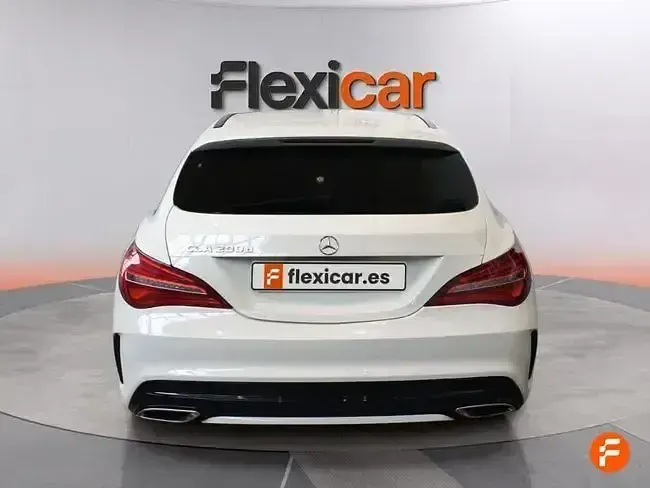 Usado Mercedes CLA200 Shooting Brake 136 CV (100 kW) 2017 Blanco Familiar