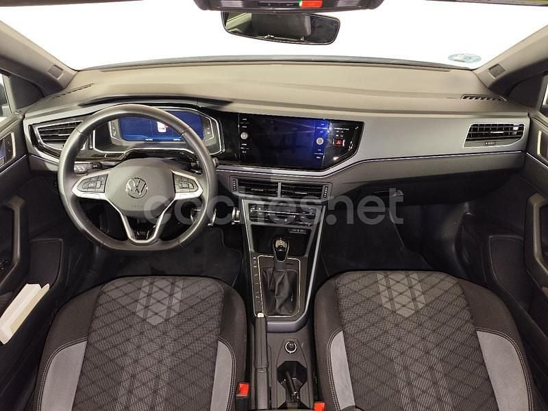 Usado VW Polo R-line 116 CV (85 kW) 2025 Gris / plata Berlina