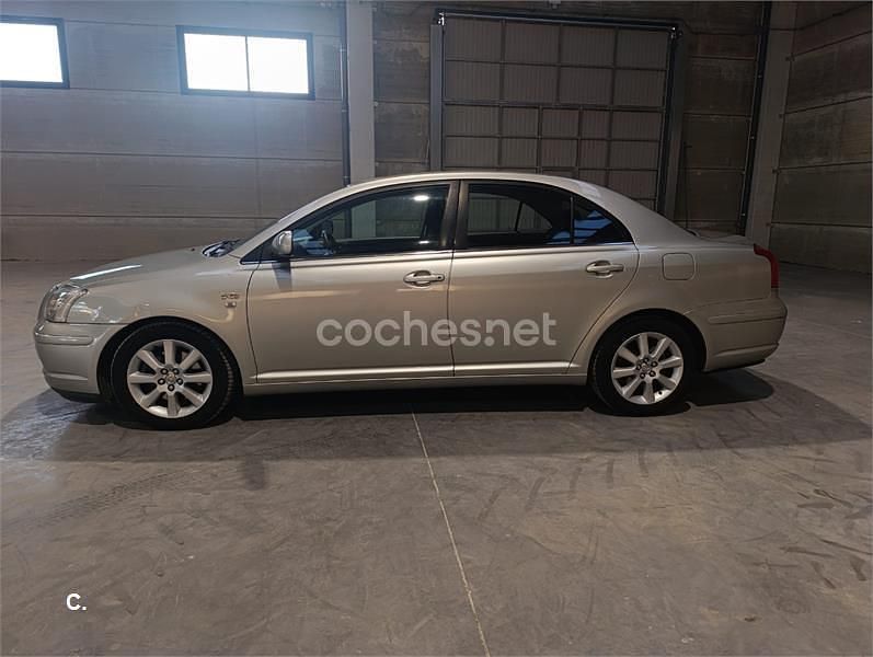 Usado Toyota Avensis Sol 116 CV (85 kW) 2005 Beige Berlina
