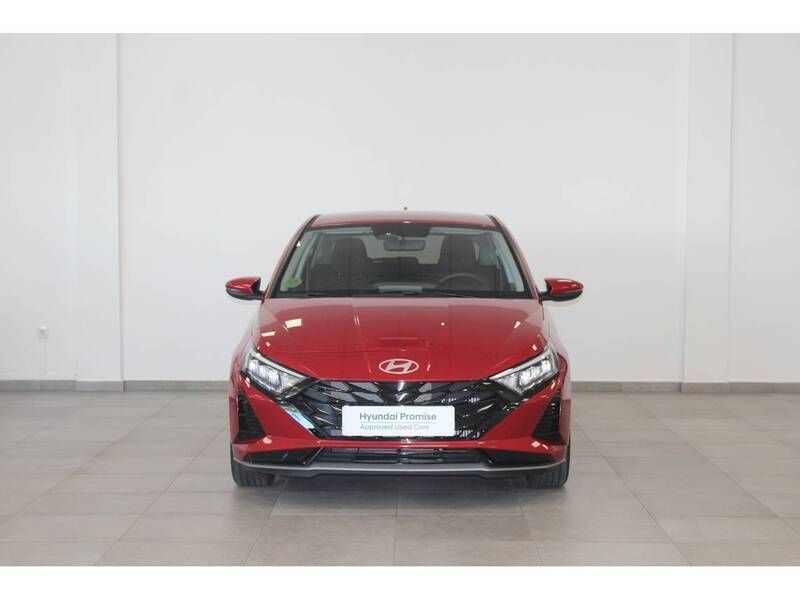 Usado Hyundai i20 101 CV (74 kW) 2024 Rojo Berlina