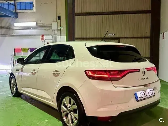 Usado Renault Mégane II Intens 115 CV (84 kW) 2022 Blanco Berlina