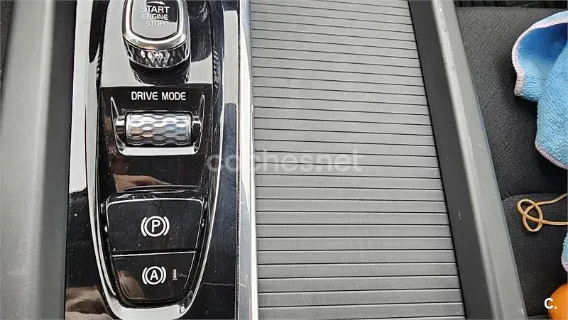 Käytetty Volvo V60 CC 190 HP (139 kW) 2019 Sininen Farmari