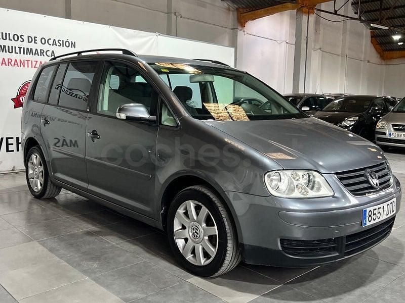 Usado VW Touran 105 CV (77 kW) 2006 Gris / plata Monovolumen