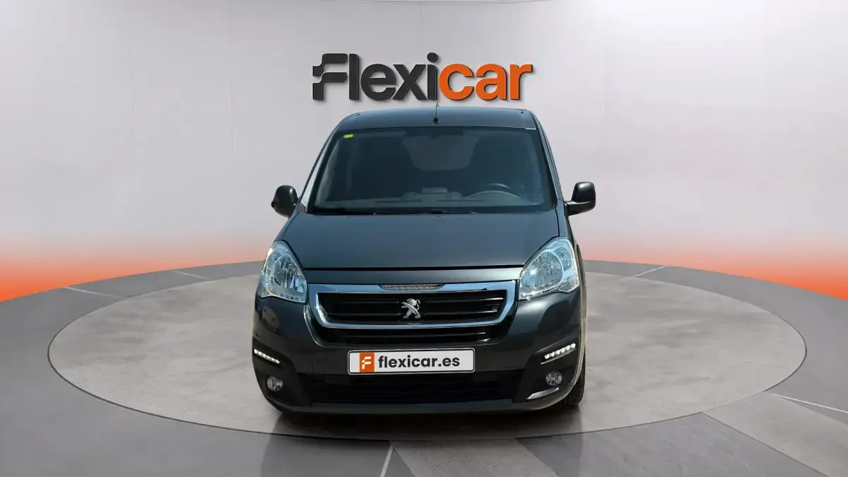 Usado Peugeot Partner Tepee Active 100 CV (73 kW) 2017 Gris Monovolumen