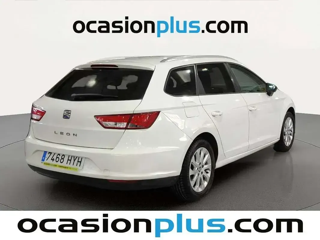 Usado Seat Leon ST Style 105 CV (77 kW) 2014 Blanco Familiar