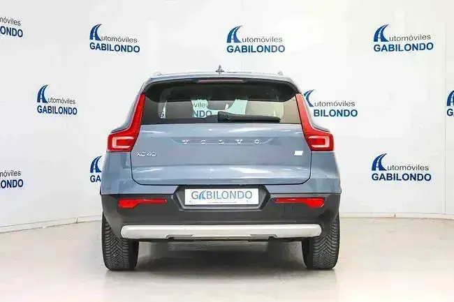 Usado Volvo XC40 Inscription 211 CV (155 kW) 2021 Gris SUV