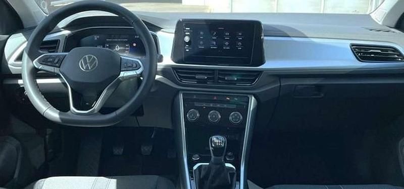 Usado VW T-Roc 116 CV (85 kW) 2025 Gris SUV