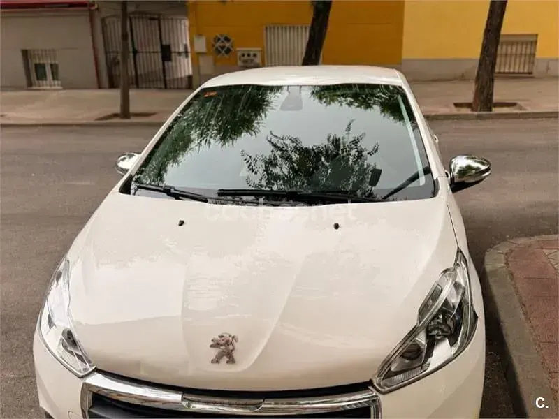 Usado Peugeot 208 Signature Sky 82 CV (60 kW) 2019 Blanco Utilitario