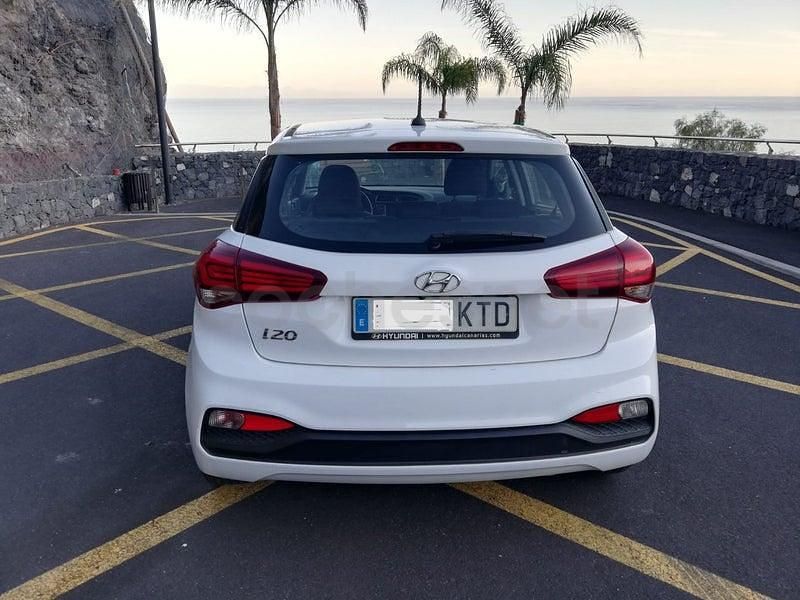 Usado Hyundai i20 100 CV (73 kW) 2019 Blanco Berlina