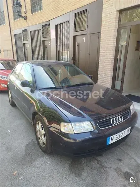 Usado Audi A3 Ambiente 125 CV (91 kW) 1999 Azul Utilitario