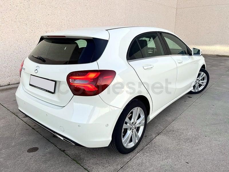 Usado Mercedes A180 Urban 122 CV (89 kW) 2016 Blanco Berlina
