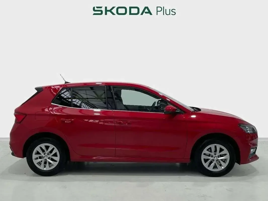 Usado Skoda Fabia Selection 116 CV (85 kW) 2024 Rojo Utilitario