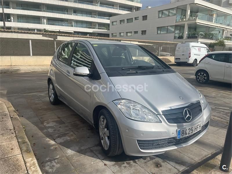 Usado Mercedes A160 82 CV (60 kW) 2011 Gris / plata Monovolumen