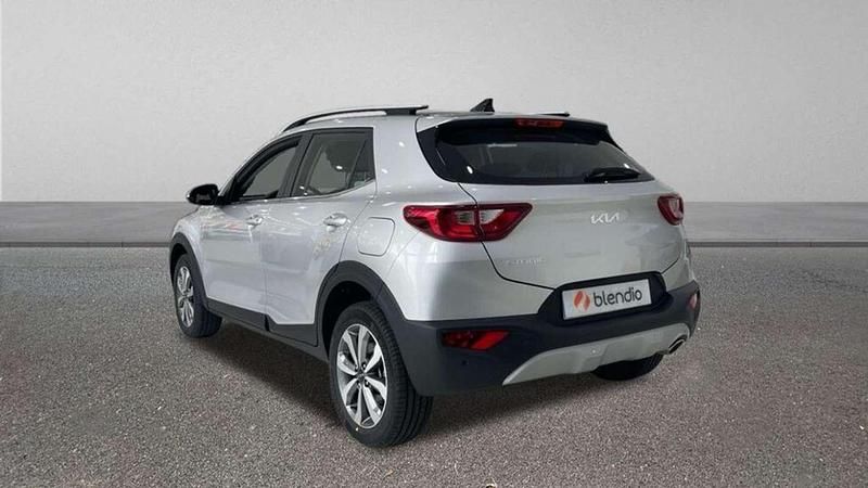 Usado Kia Stonic 79 CV (58 kW) 2024 Plateado SUV
