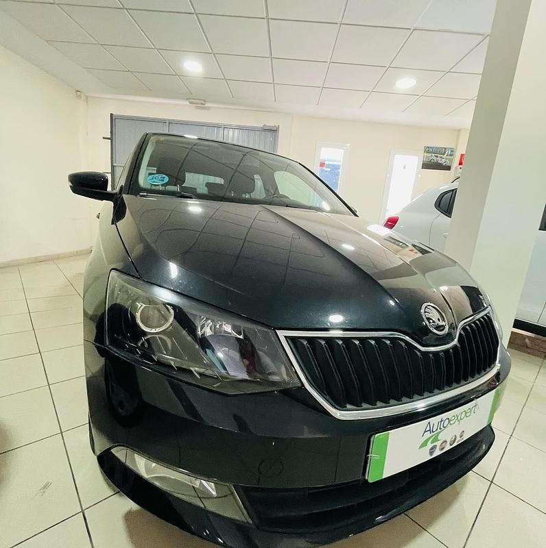 Usado Skoda Fabia Ambition 75 CV (55 kW) 2016 Negro