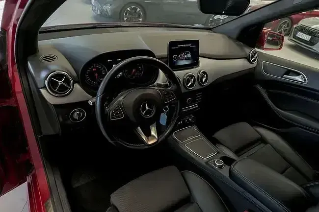 Usado Mercedes B180 109 CV (80 kW) 2017 Negro Utilitario