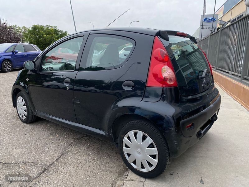 Usado Peugeot 107 68 CV (50 kW) 2008 Negro Utilitario