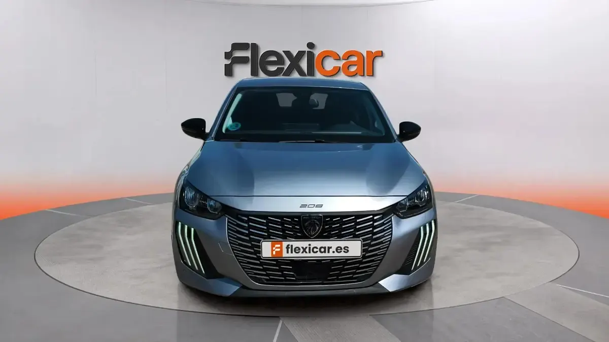 Usado Peugeot 208 Allure 101 CV (74 kW) 2025 Gris Utilitario