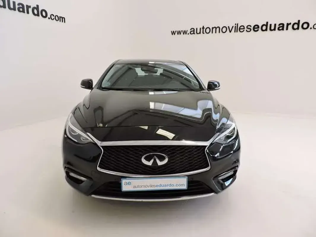 Usado Infiniti Q30 Premium 156 CV (114 kW) 2018 Negro Utilitario