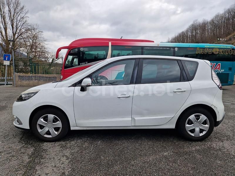Usado Renault Scénic III Dynamique 115 CV (84 kW) 2014 Blanco Monovolumen