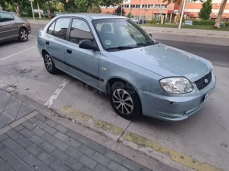 Usado Hyundai Accent GLS 102 CV (75 kW) 2003 Azul Berlina