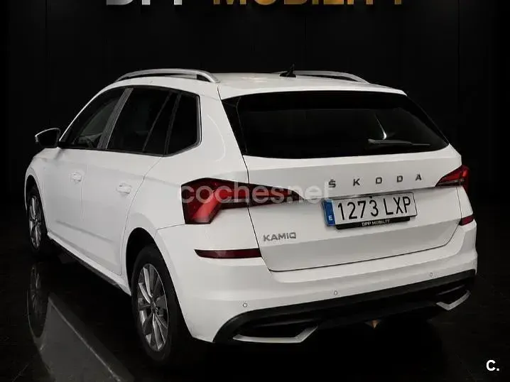 Usado Skoda Kamiq 110 CV (80 kW) 2022 Blanco SUV