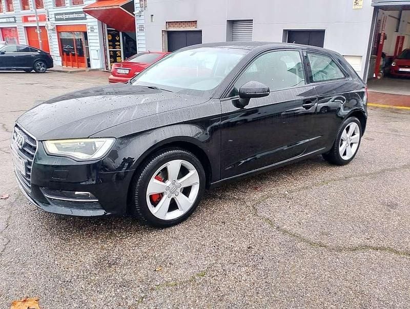 Usado Audi A3 Ambiente 150 CV (110 kW) 2014 Negro Utilitario