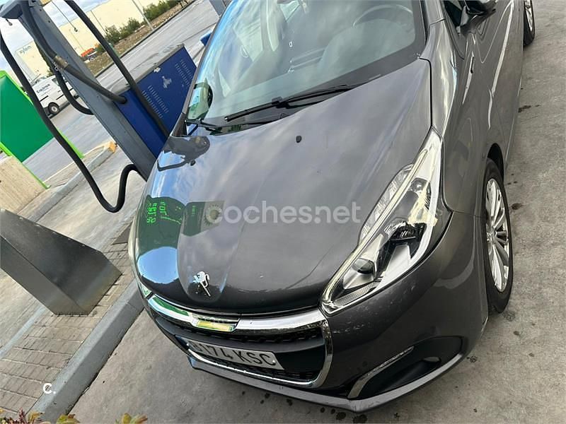 Usado Peugeot 208 Signature Sky 99 CV (72 kW) 2018 Gris / plata Utilitario