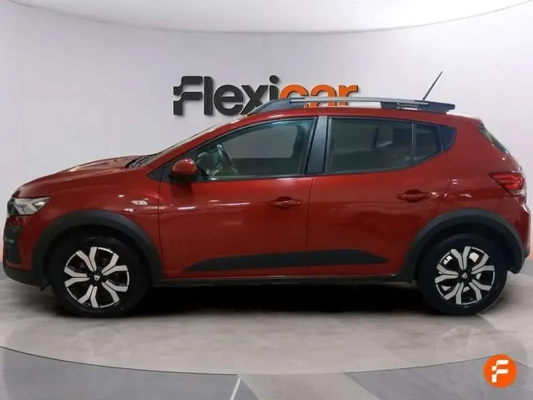 Usado Dacia Sandero Essentiel 101 CV (74 kW) 2021 Rojo Utilitario