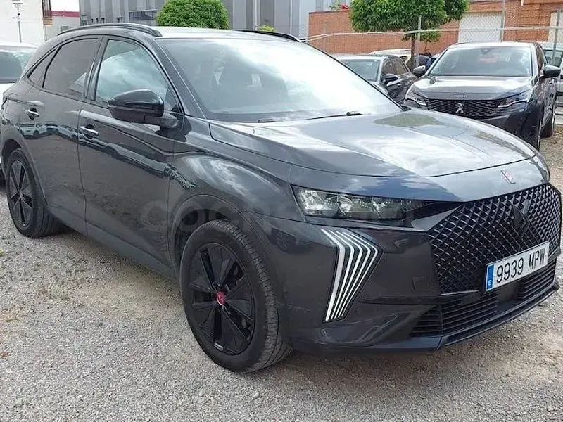 Usado DS Automobiles DS7 Crossback Performance 225 CV (165 kW) 2024 Gris / plata SUV