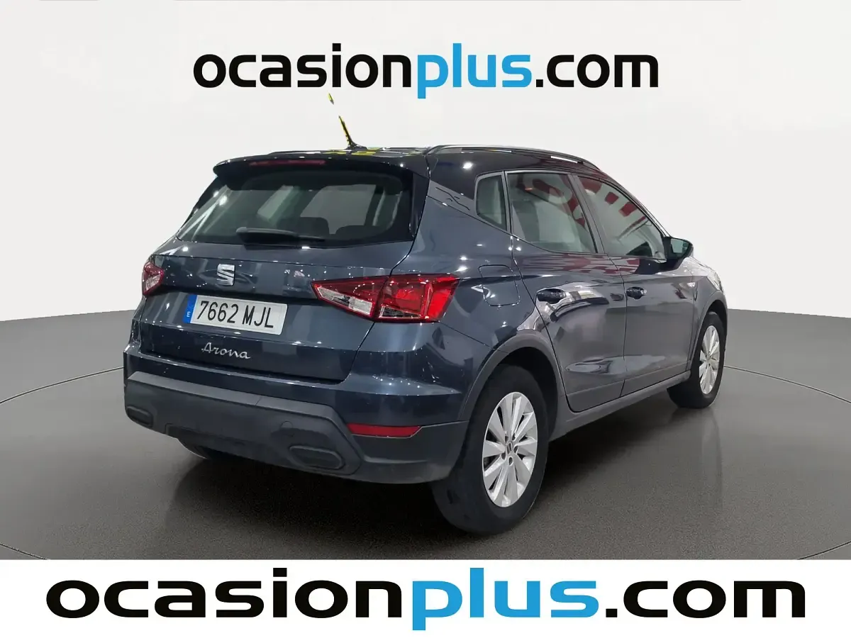 Usado Seat Arona Style 110 CV (80 kW) 2023 Gris SUV