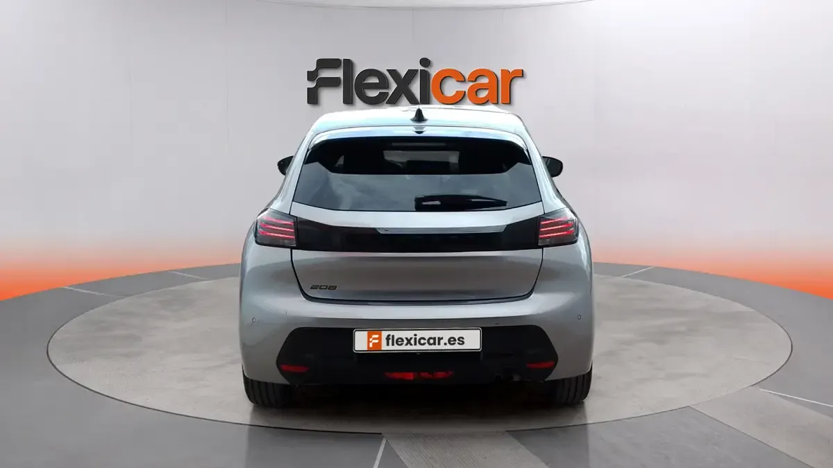Usado Peugeot 208 Allure 101 CV (74 kW) 2025 Gris Utilitario