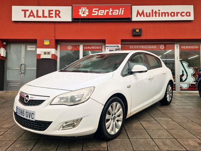 Usado Opel Astra Enjoy 110 CV (80 kW) 2010 Blanco Berlina